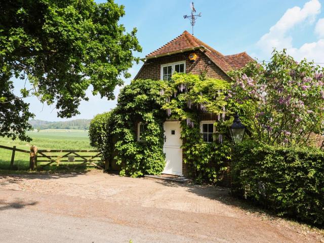 5 bedroom country house for sale