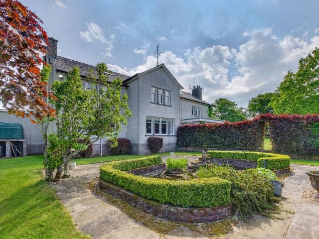 5 bedroom country house for sale