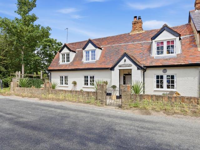 5 bedroom country house for sale