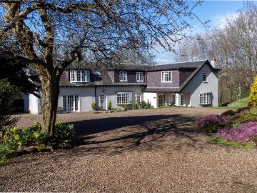 5 bedroom country house for sale