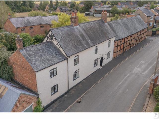 5 bedroom country house for sale
