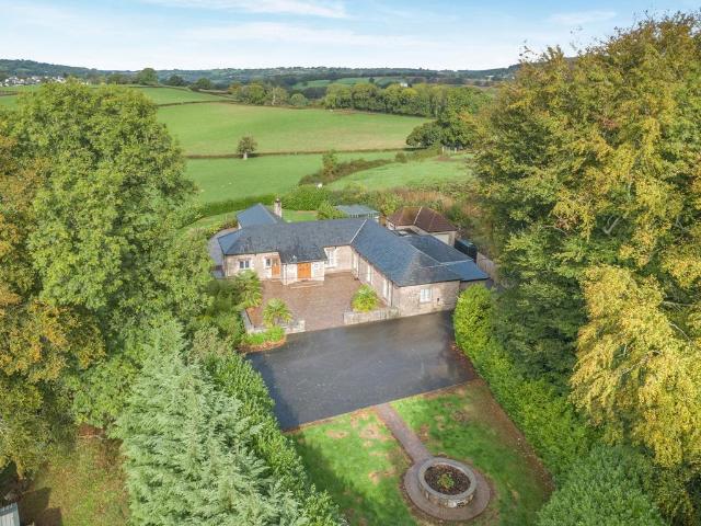 5 bedroom coach house for sale