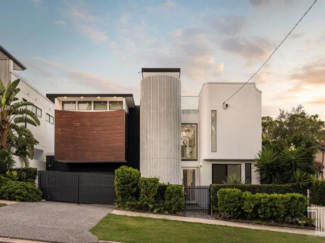 5 Bedroom House Coorparoo QLD 101583322