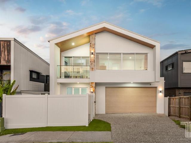 5 Bedroom House Camp Hill QLD 101583292