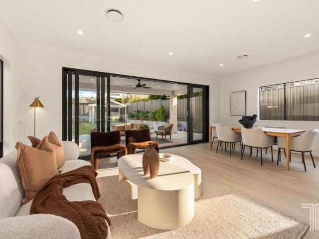 5 Bedroom House Carina QLD 101583285