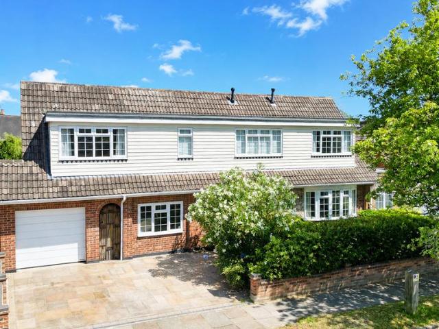5 bedroom chalet for sale