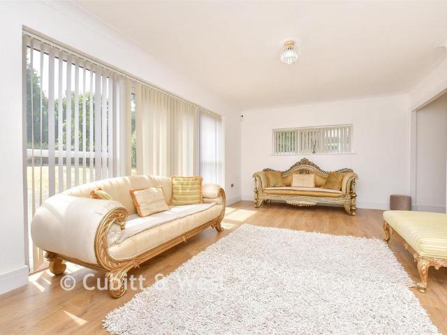 5 bedroom chalet for sale