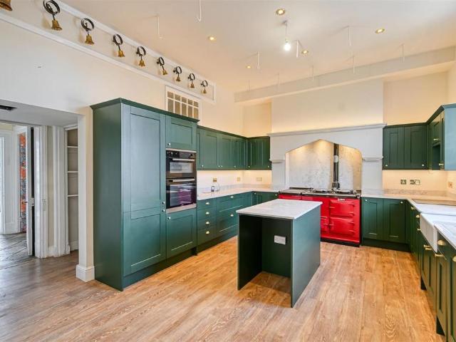 5 bedroom character property to rent