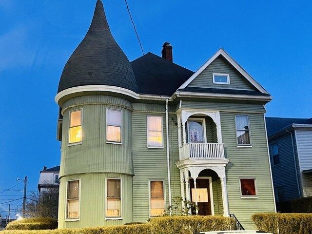 5 bedroom, Chelsea MA 02150 105402728