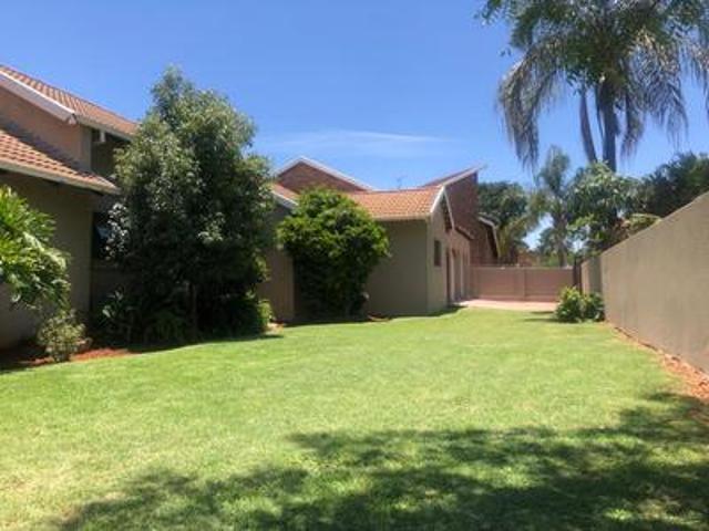 5 bedroom and 4 bathrooms house on t.