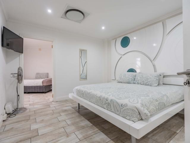 5 Bedroom Apartment / Flat For Sale in Umhlanga Ridge