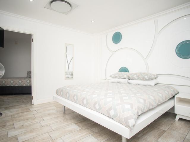 5 Bedroom Apartment / Flat To Rent in Umhlanga Ridge