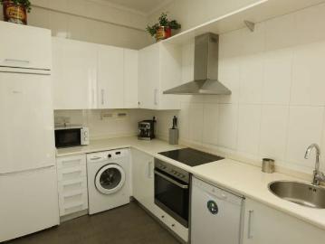 5 bedroom apartment for rent in Indautxu, bills included