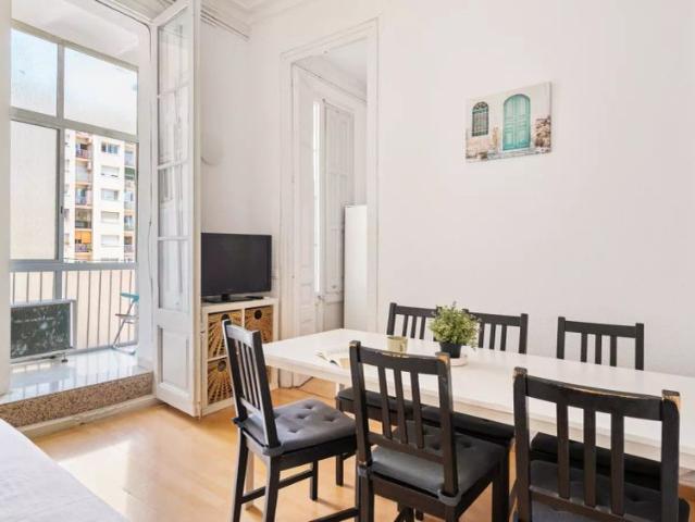 5 bedroom apartment for rent in Sant Antoni, bills included