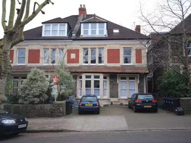 5 bedroom apartment for rent in Top Floor Flat, Woodstock Road.