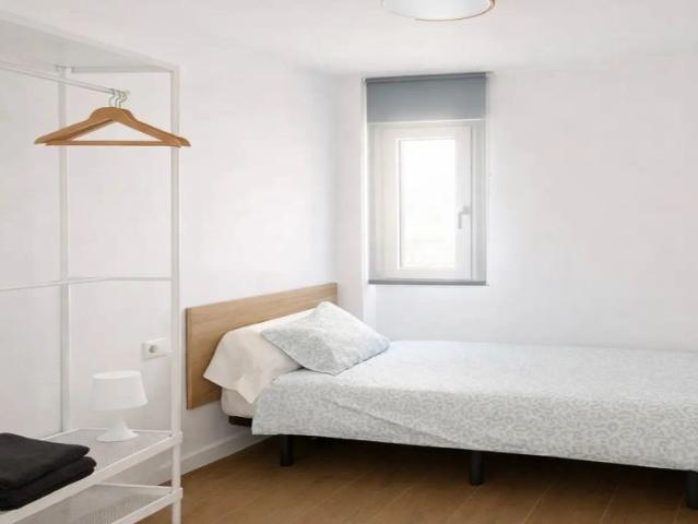 5 bedroom apartment for rent in Zaragoza, all bills included