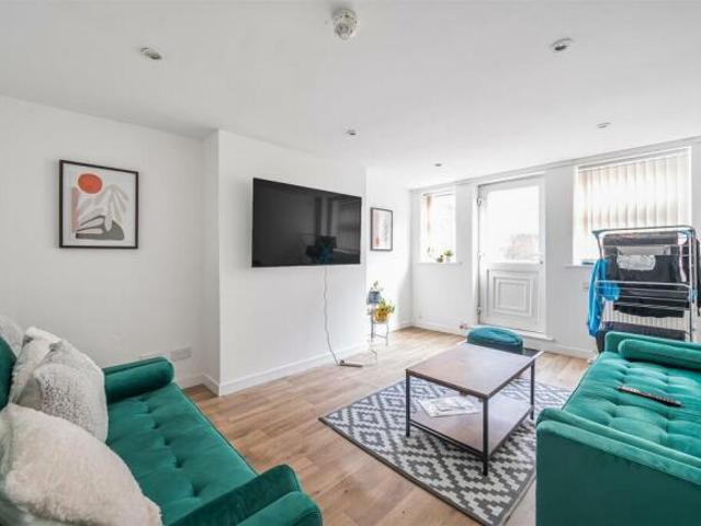 5 bedroom apartment for sale in Headingley Avenue, Leeds, LS6