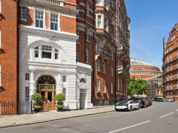 5 bedroom apartment for sale