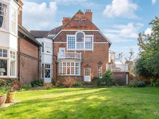 5 bedroom flat for sale