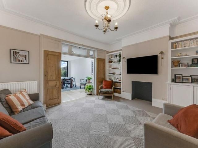 5 Bedroom House To Let