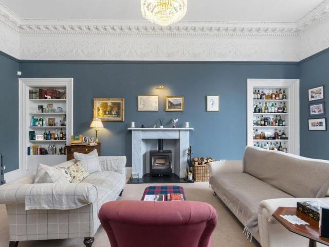 5 bedroom apartment to rent