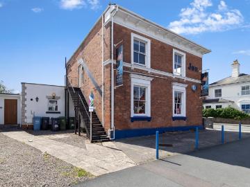 5 bedroom apartment to rent