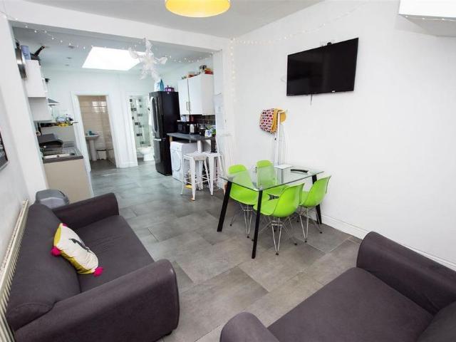 5 bedroom apartment to rent