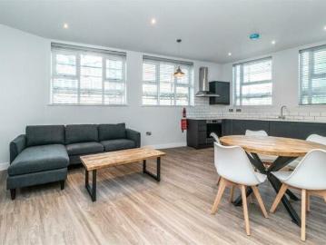 5 bedroom apartment to rent