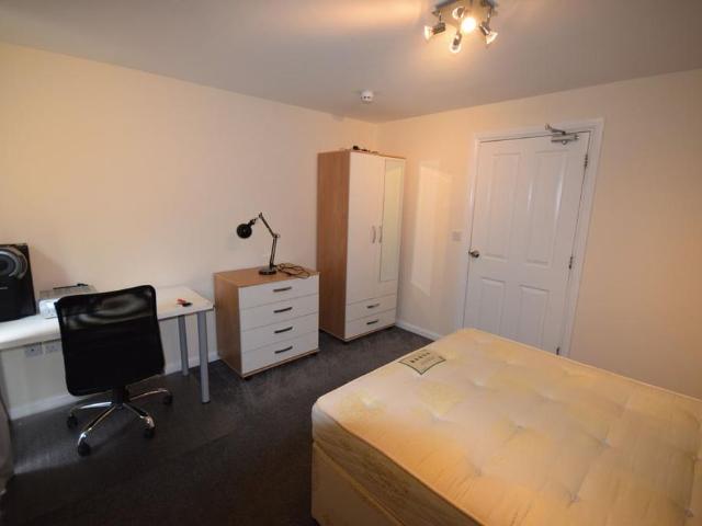 5 bedroom apartment to rent
