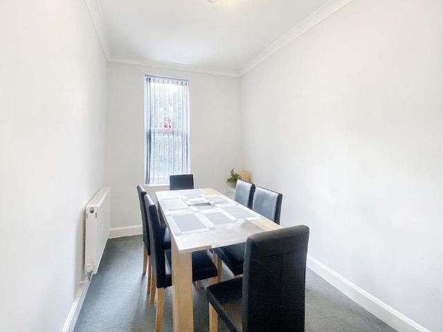 5 bedroom apartment to rent