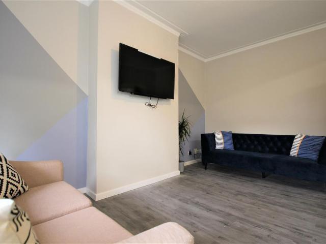 5 bedroom apartment to rent