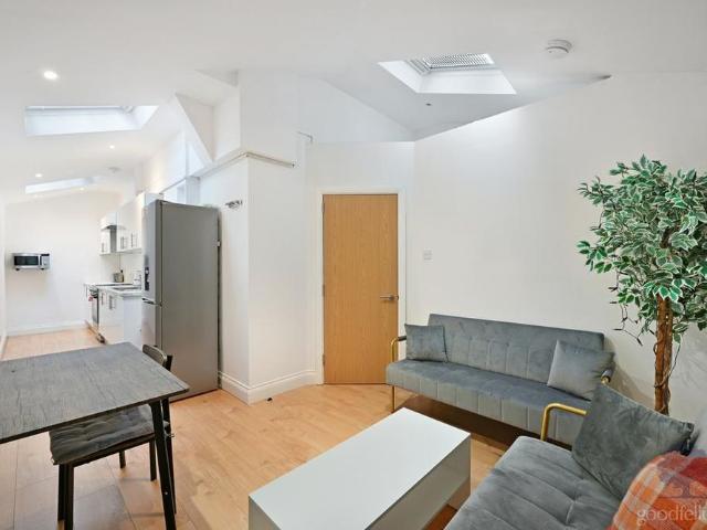 5 bedroom apartment to rent