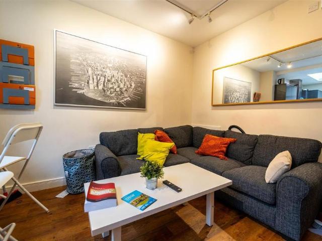 5 bedroom apartment to rent