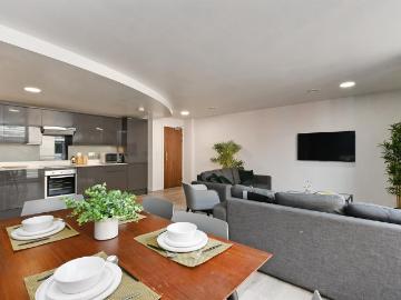 5 bedroom apartment to rent