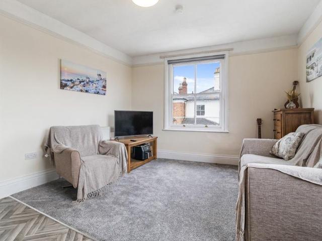 5 bedroom apartment to rent