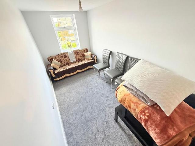 5 bedroom apartment to rent