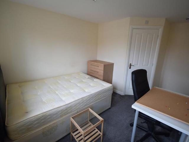 5 bedroom apartment to rent