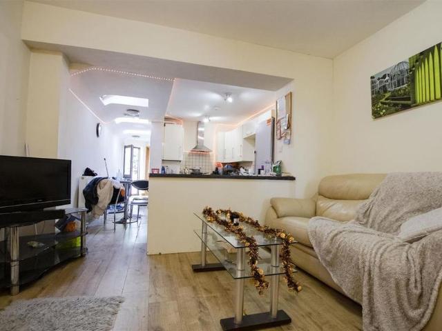 5 bedroom apartment to rent
