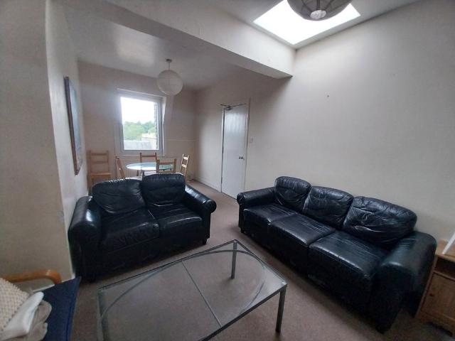 5 bedroom apartment to rent