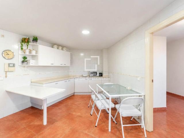 5 Bedroom apartment with 24m² terrace for rent in El Pla del Real, Valencia