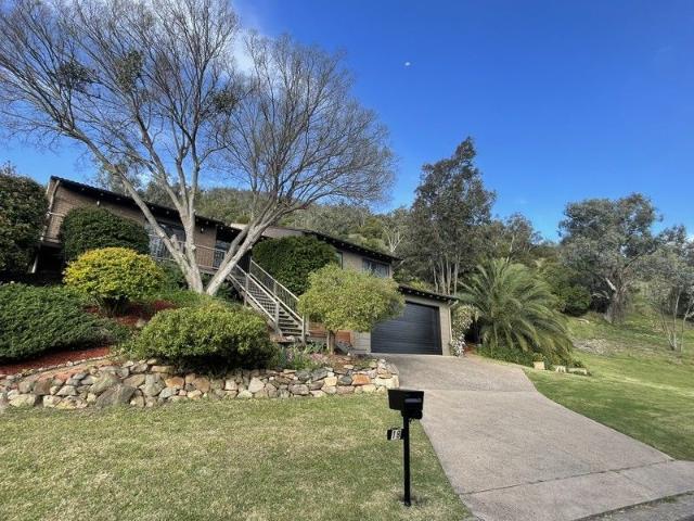 5 Bedroom Architectural Masterpiece in Prestigious High East Tamworth