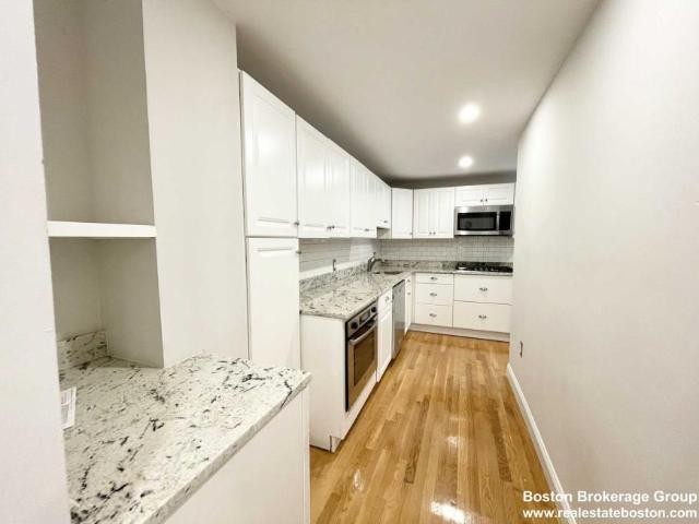 5 bedroom, Boston MA 02127 LS98395370