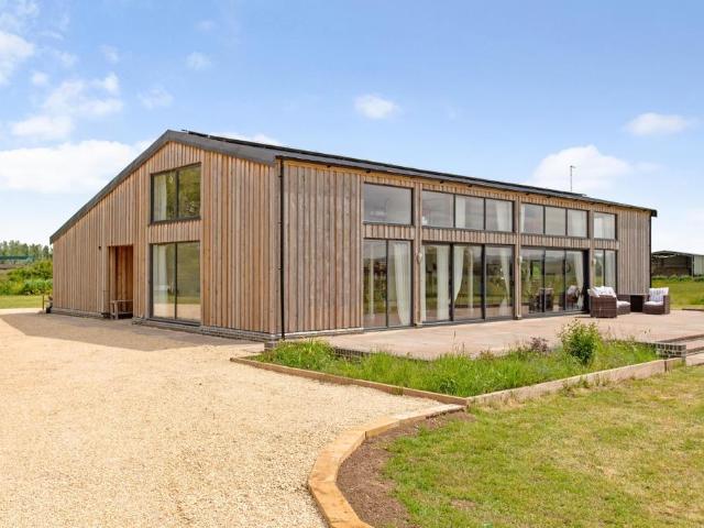 5 bedroom barn to rent