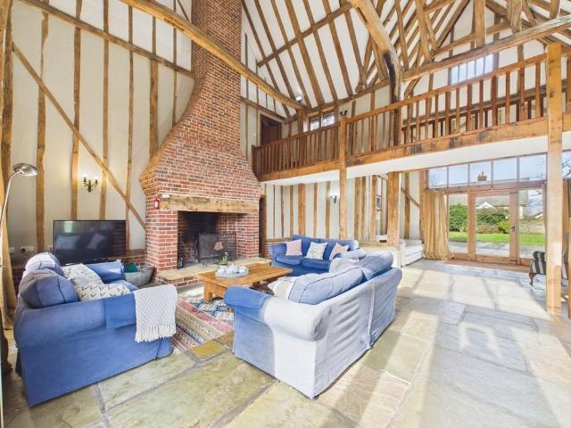 5 bedroom barn conversion to rent