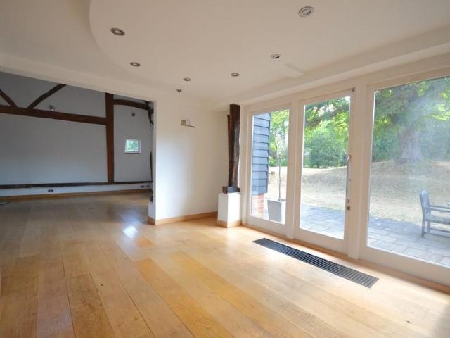 5 bedroom barn conversion to rent