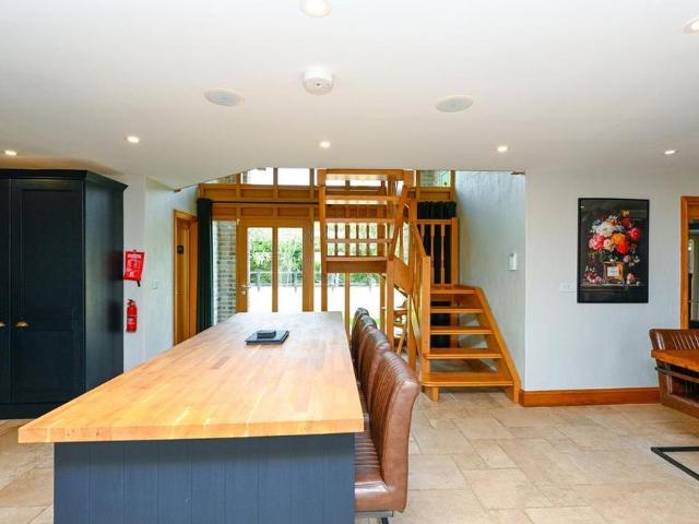 5 bedroom barn conversion to rent