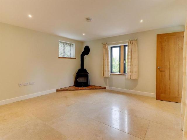 5 bedroom barn conversion to rent