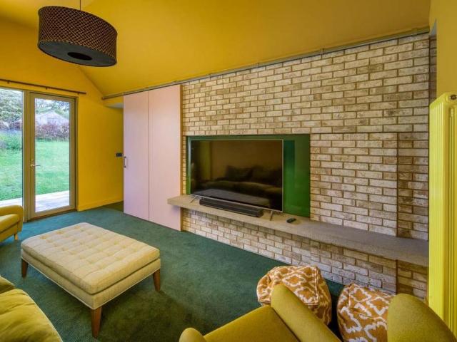 5 bedroom barn conversion to rent