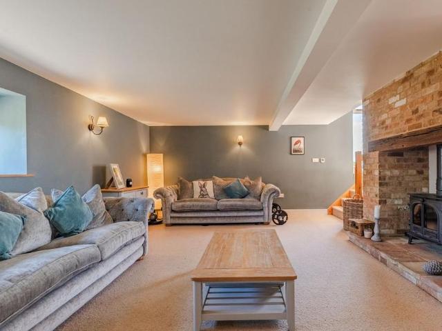 5 bedroom barn conversion to rent