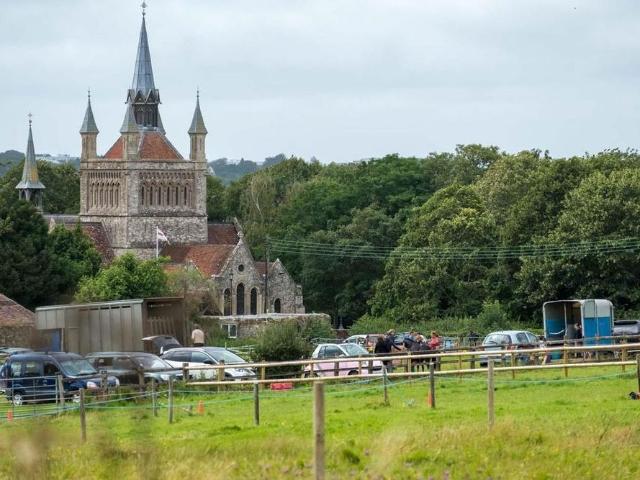 5 bedroom barn conversion to rent